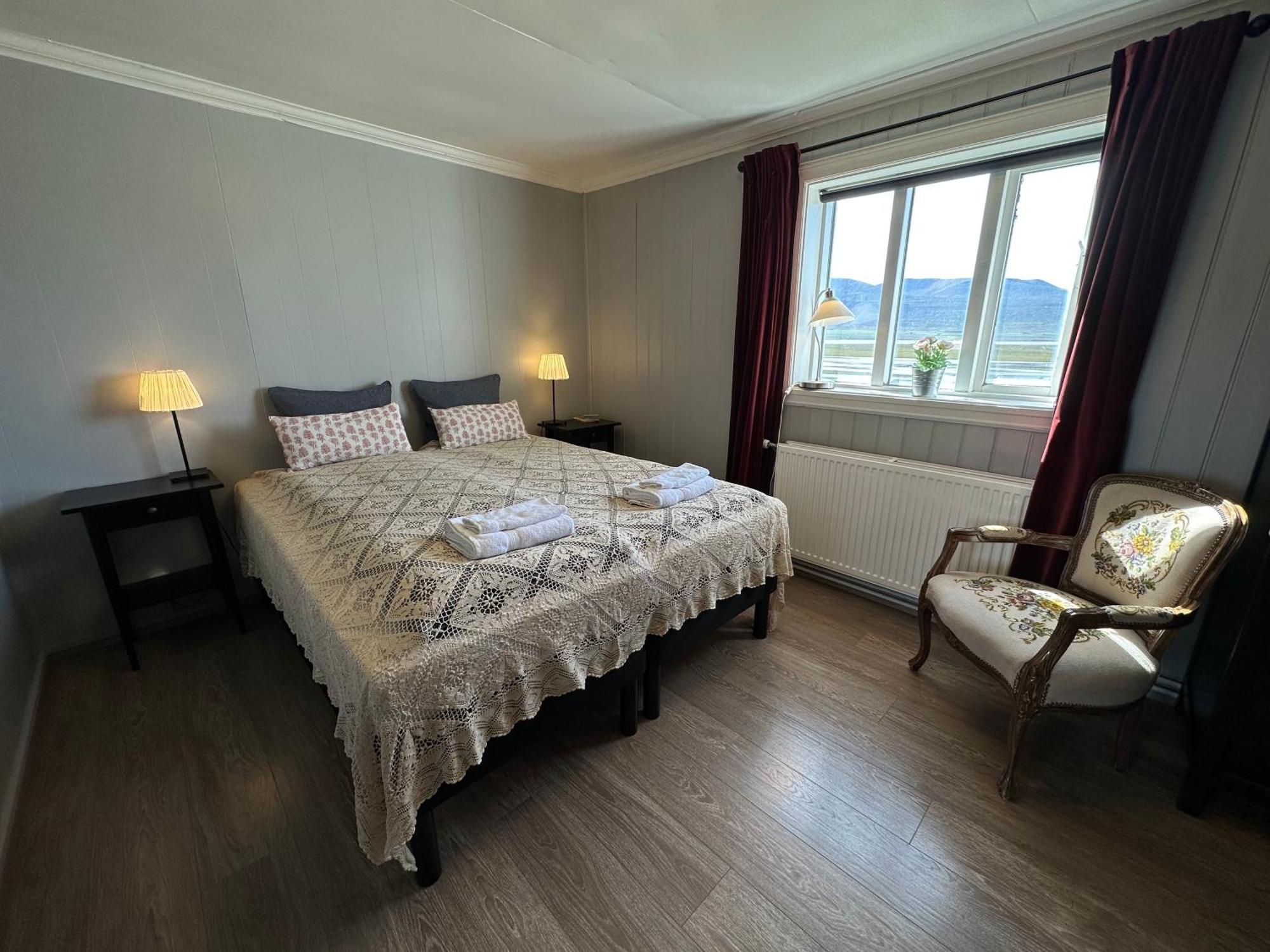 Helluland Guesthouse Saudarkrokur エクステリア 写真
